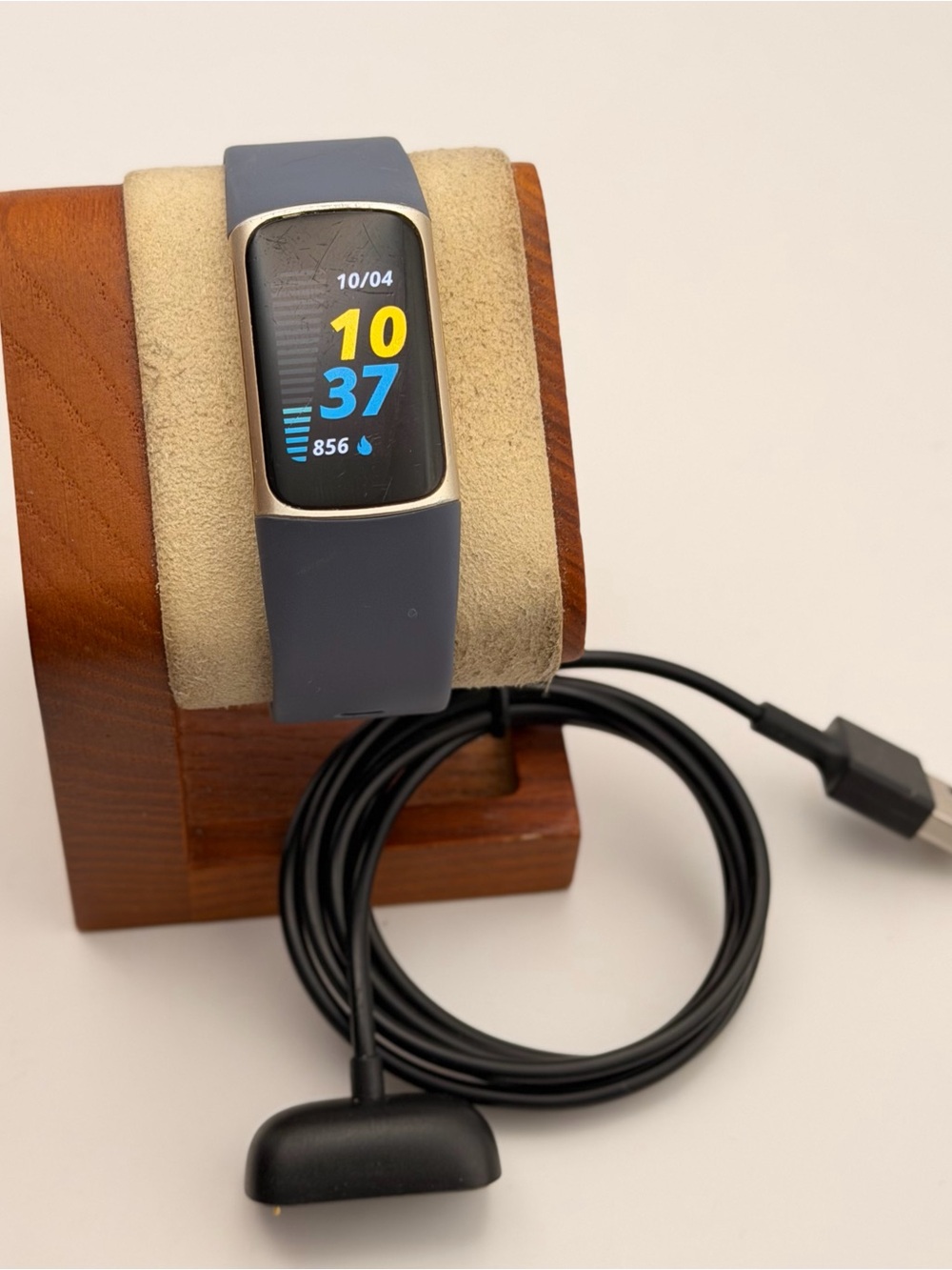 Fitbit Charge 5, Gold & Blue, Charger included, fair con, tested, fitness tracke